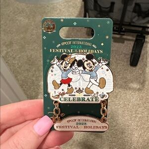 Disney Green and Gold Mickey & Minnie Festival of the Holidays Pin